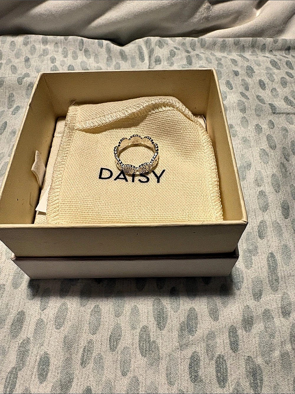 DAISY London Flower Ring in Silver Size 6 Like New
